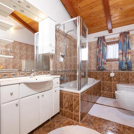 Holiday home Shirin